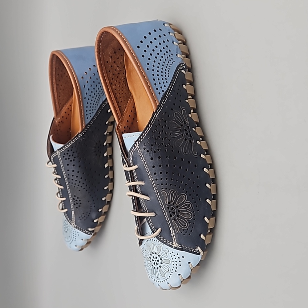 Gelato Theory: Two-tone lace sneaker shoes Women 35 US 5